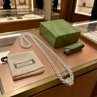 Gucci 银绿色粗壮曲边链节链条八角形刻面坠饰项链