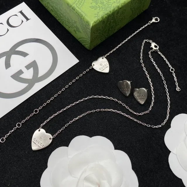 Gucci Silver Heart-Shaped Engraved Logo Necklace 3