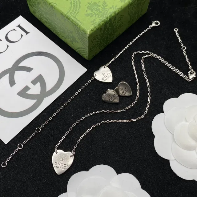 Gucci Silver Heart-Shaped Engraved Logo Necklace 7