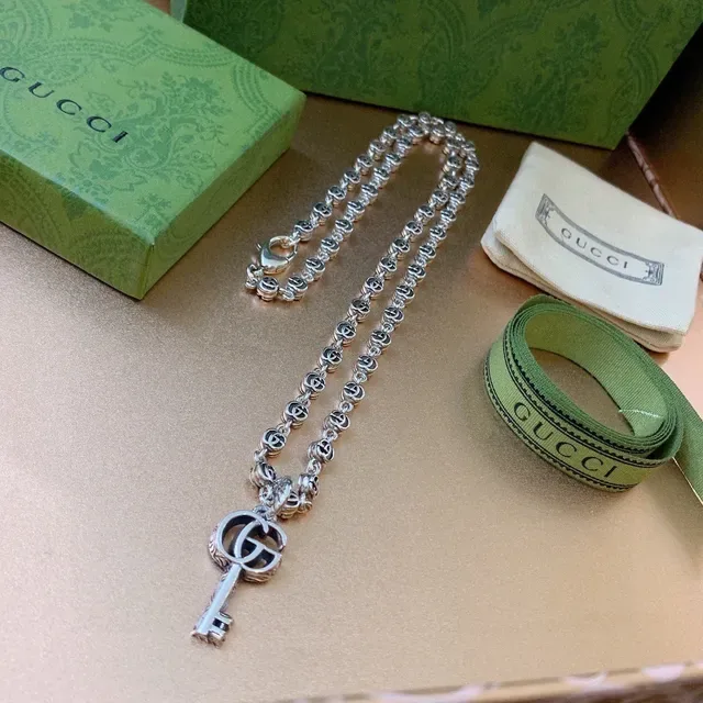 Gucci Silver Interlocking GG-Link Chain Key-Shaped Pendant Necklace 5