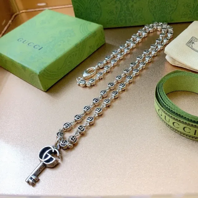 Gucci Silver Interlocking GG-Link Chain Key-Shaped Pendant Necklace 8
