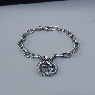Gucci Cadena de Cuerda Trenzada Plateada Interlocking Double G Colgante Pulsera