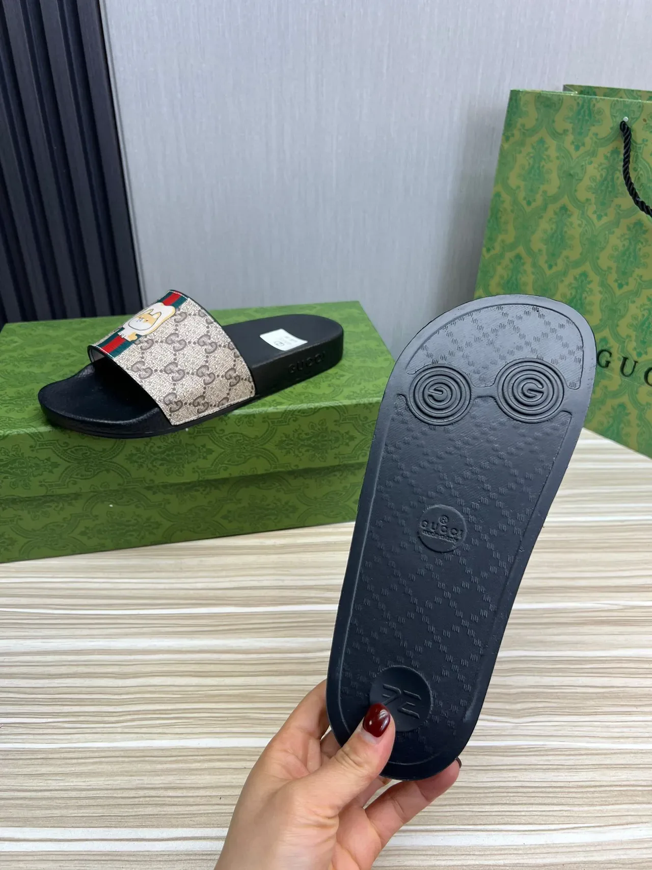 古驰 GG Monogram 帆布 Web Stripe 卡通狗 拖鞋 2