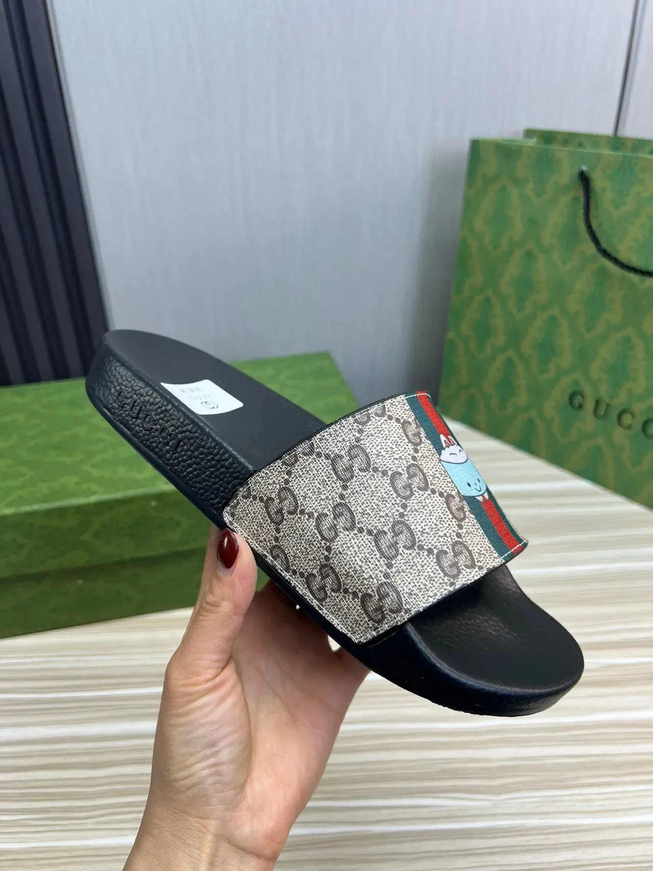 古驰 GG Monogram 帆布 Web Stripe 卡通狗 拖鞋 5
