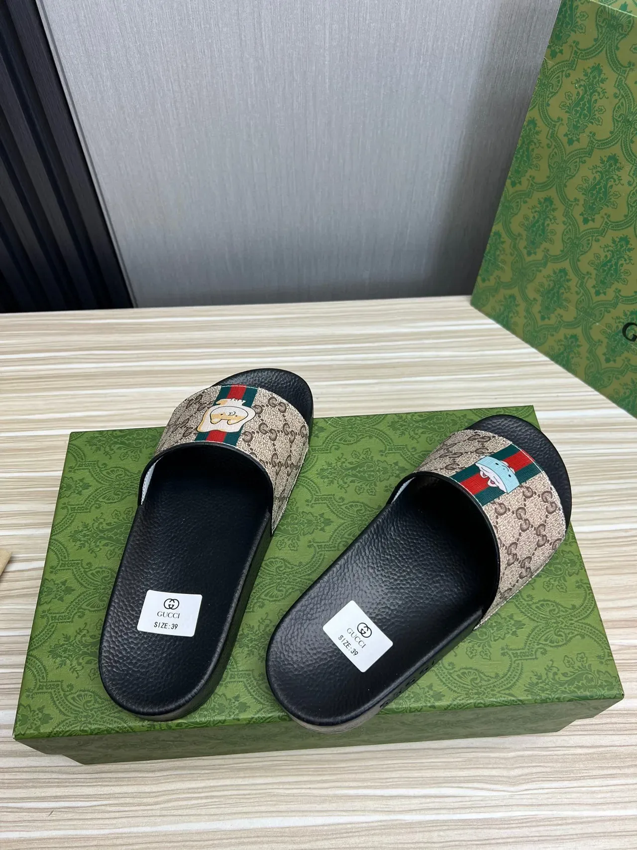 古驰 GG Monogram 帆布 Web Stripe 卡通狗 拖鞋 6