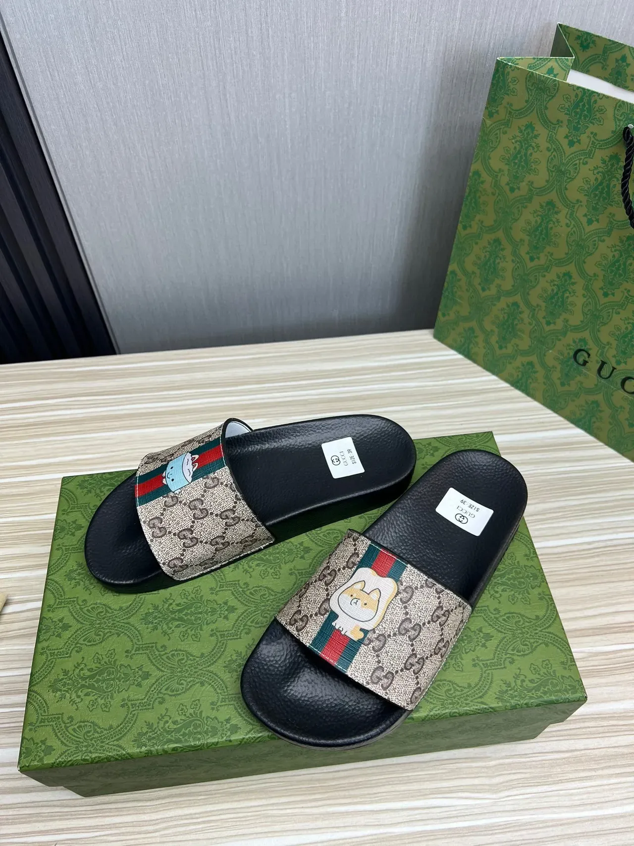 古驰 GG Monogram 帆布 Web Stripe 卡通狗 拖鞋 7
