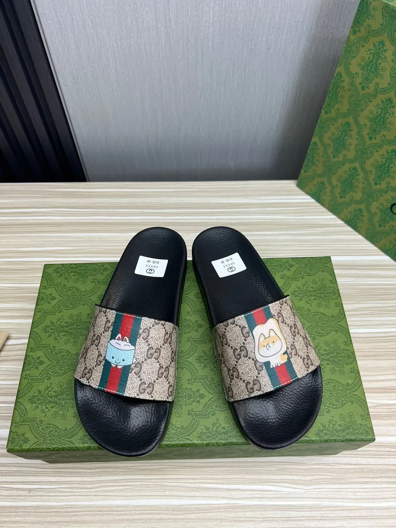 古驰 GG Monogram 帆布 Web Stripe 卡通狗 拖鞋 8
