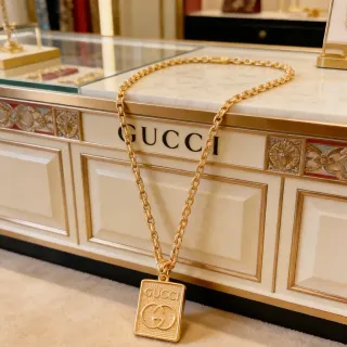 Gucci Square Pendant Necklace Gold Curb-Link Chain Textured Necklace