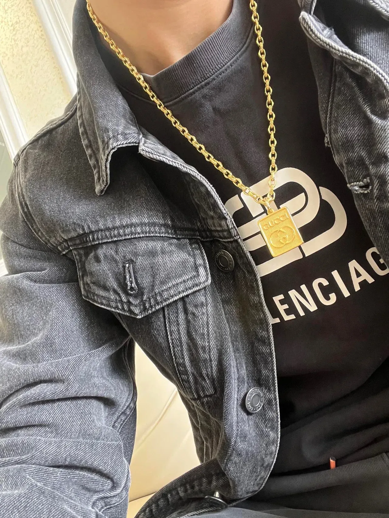 Gucci Square Pendant Necklace Gold Curb-Link Chain Textured Necklace 8