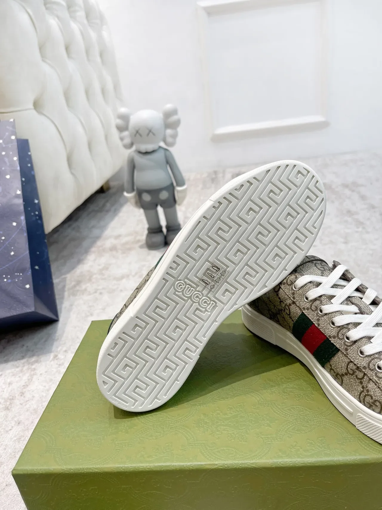 Sneakers Gucci Tennis 1977 Beige GG Monogram Web Stripe Lifestyle 2