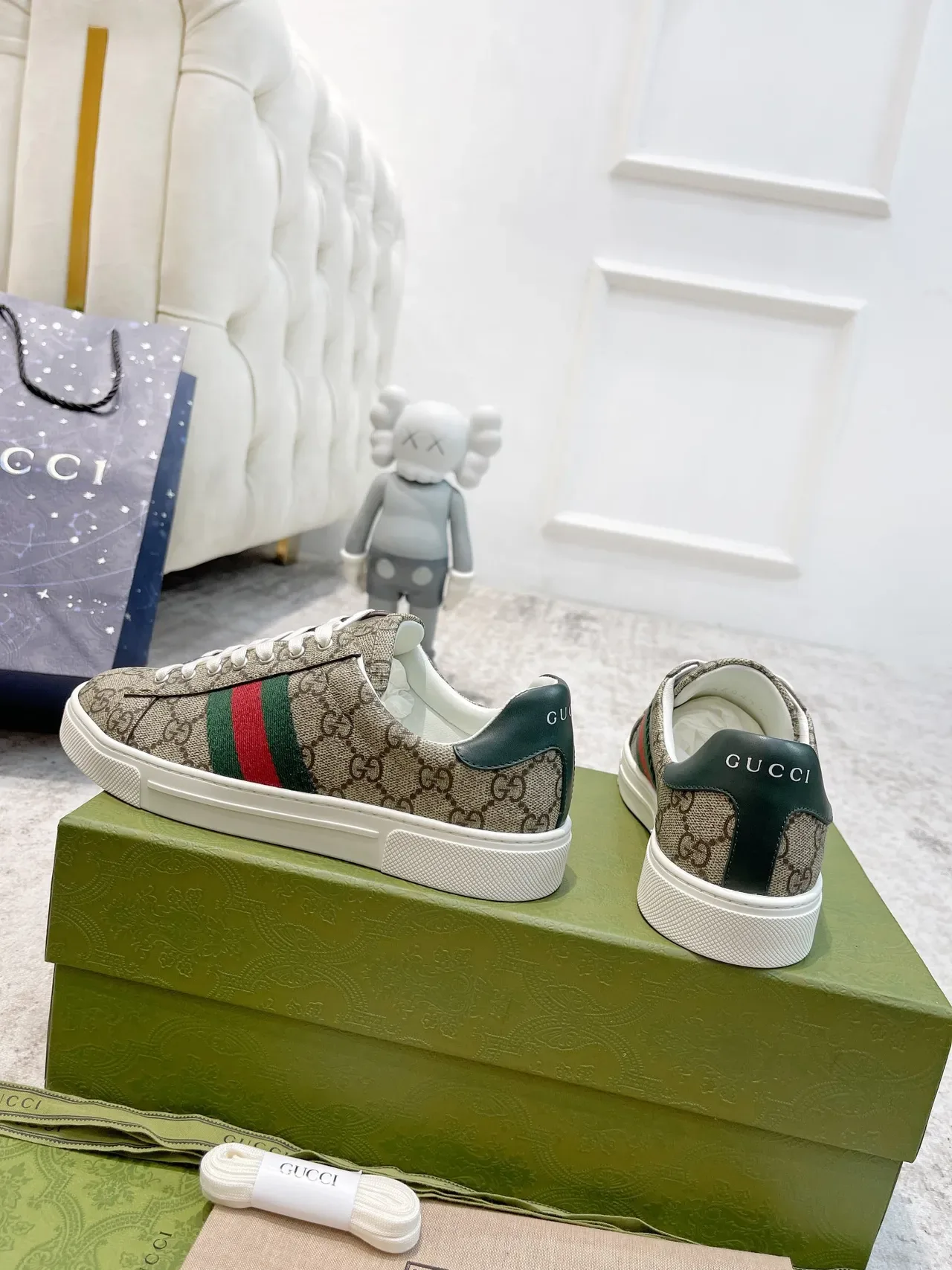 Sneakers Gucci Tennis 1977 Beige GG Monogram Web Stripe Lifestyle 3