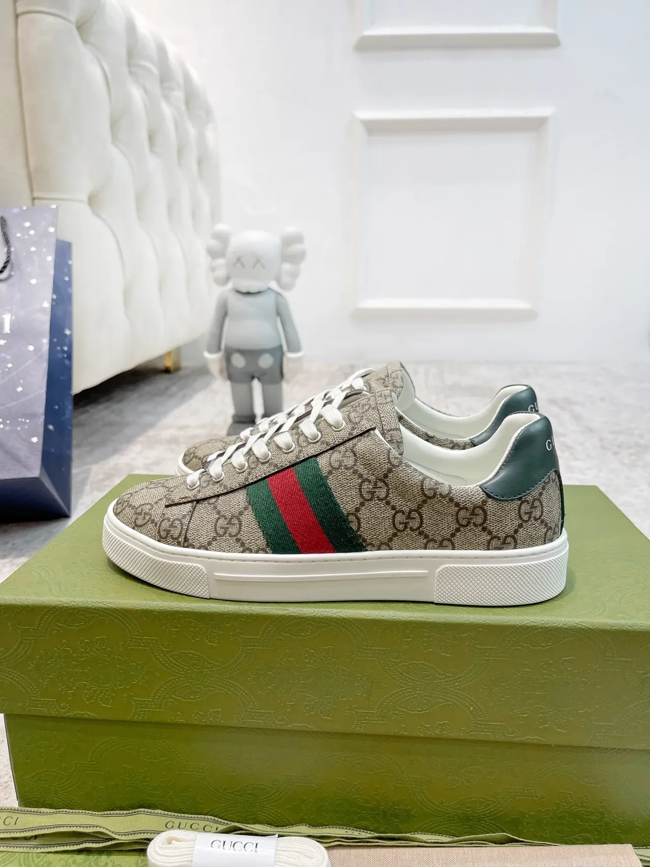 Sneakers Gucci Tennis 1977 Beige GG Monogram Web Stripe Lifestyle 4