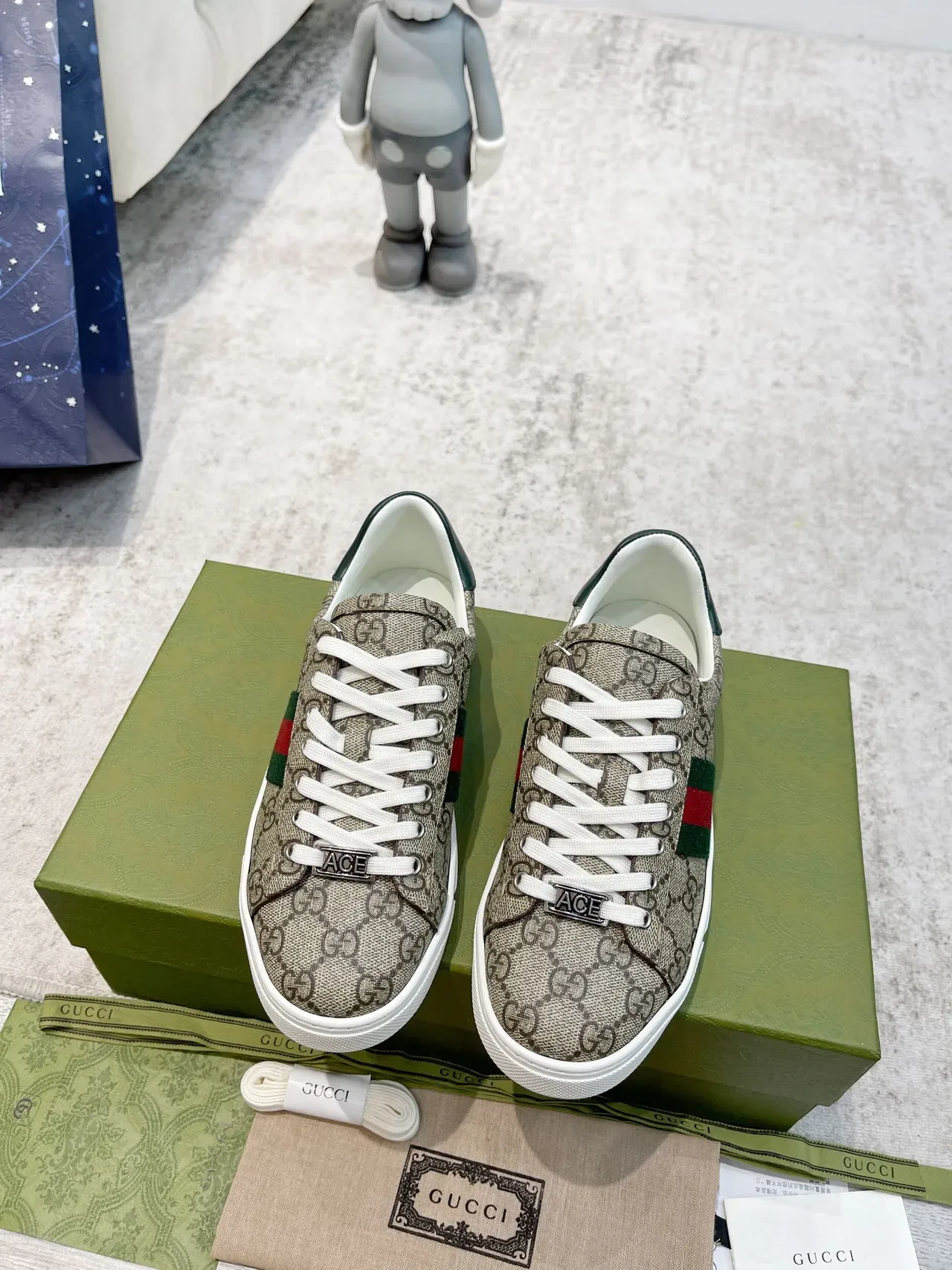 Sneakers Gucci Tennis 1977 Beige GG Monogram Web Stripe Lifestyle 5