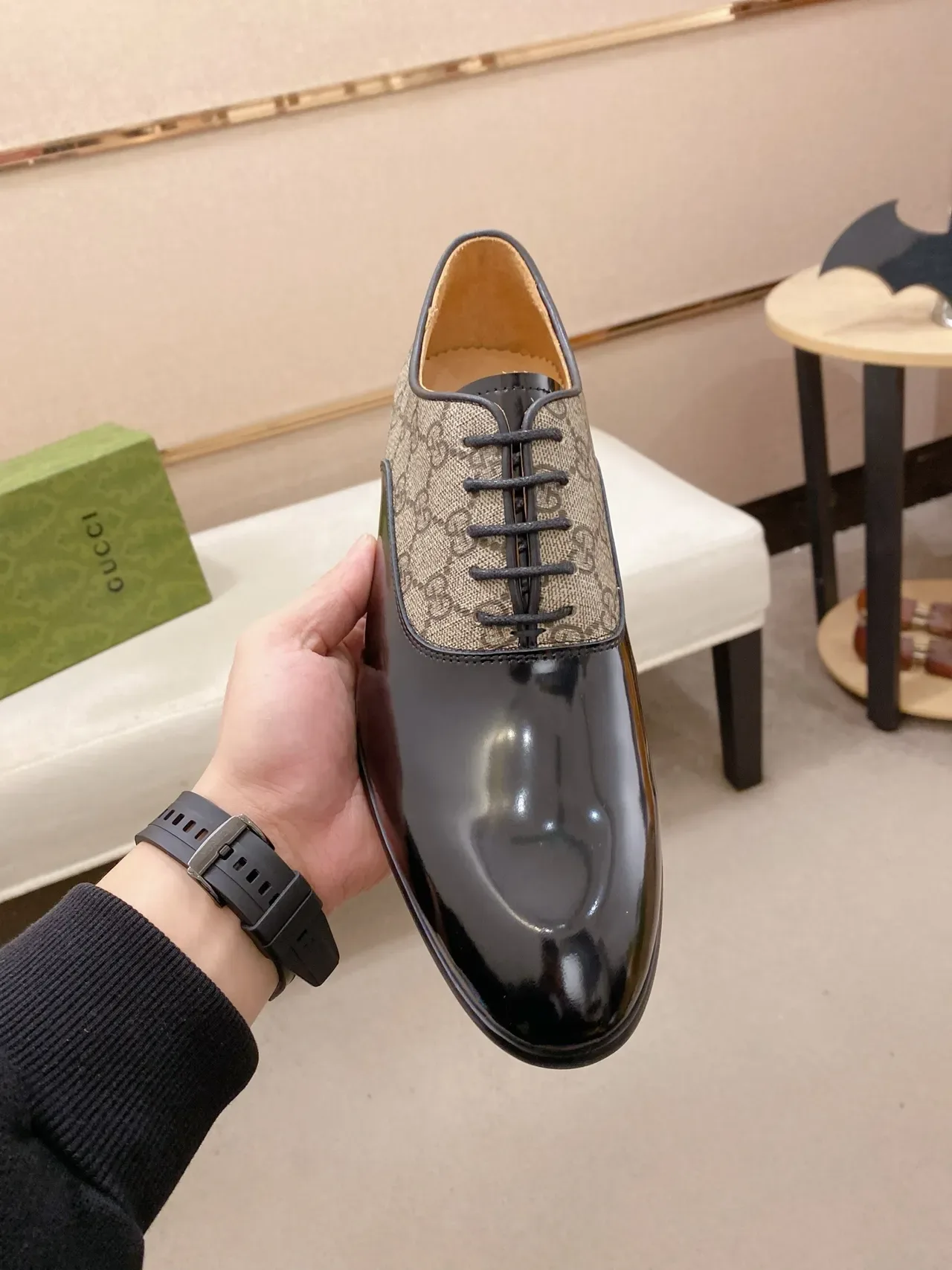 Gucci Chaussures Oxford en Cuir Patent avec Monogramme GG en Deux Tons 5
