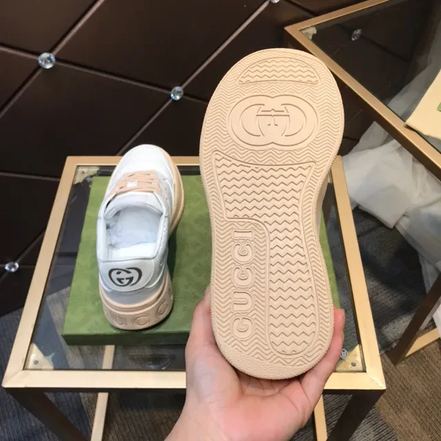 Gucci Zapatillas Lifestyle Blanco y Beige Suela Plataforma Cuero Perforado 3