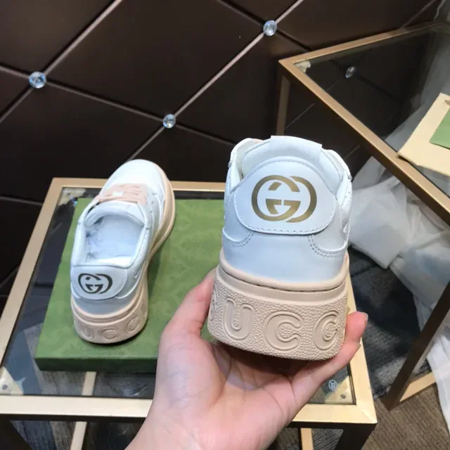 Gucci Zapatillas Lifestyle Blanco y Beige Suela Plataforma Cuero Perforado 5