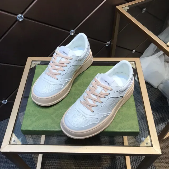 Gucci Zapatillas Lifestyle Blanco y Beige Suela Plataforma Cuero Perforado 8