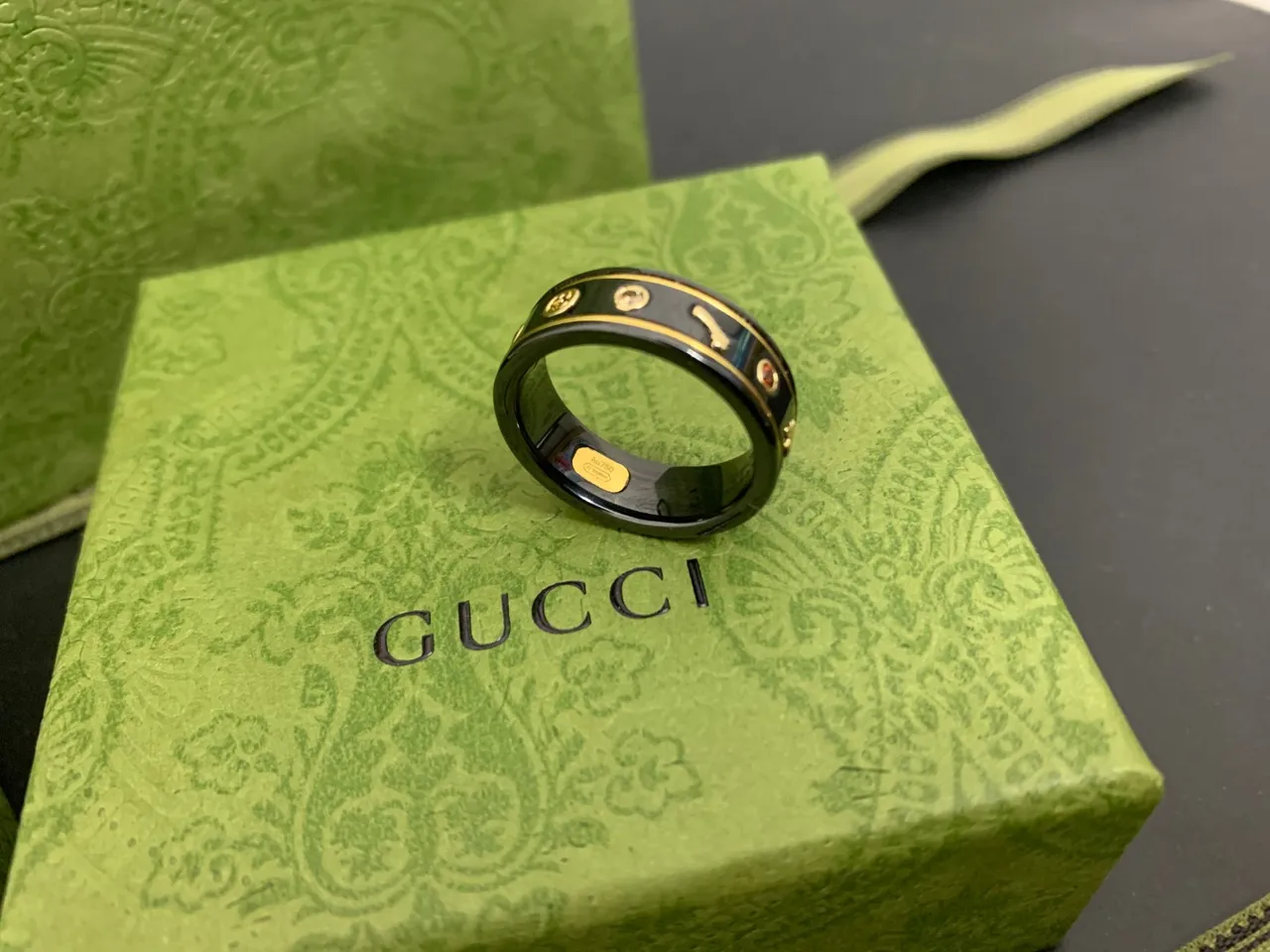 Gucci White Gold Ceramic Trim Ring 8