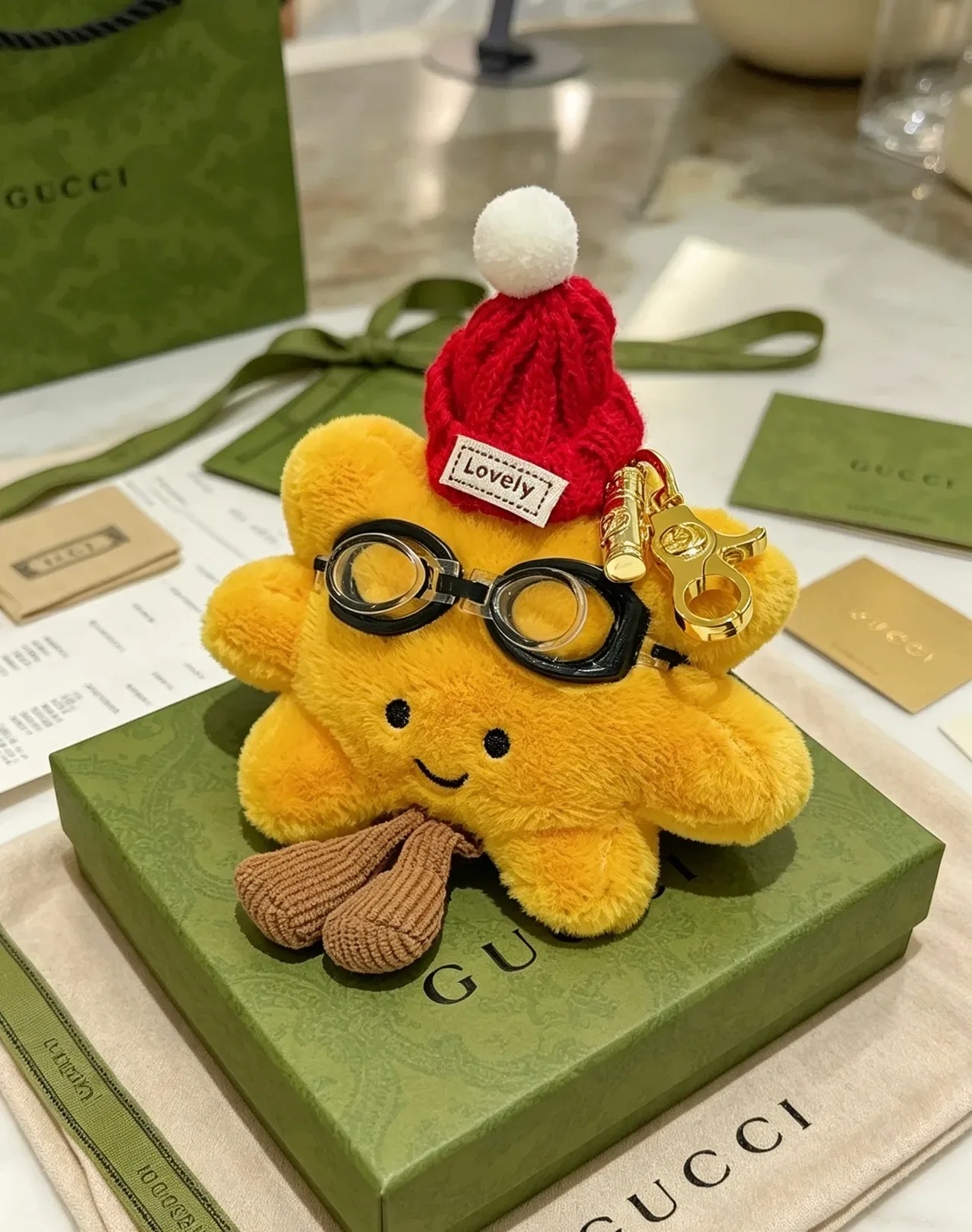 Gucci Yellow Red Plush Star-Shaped Goggle Accessory Handbag 6