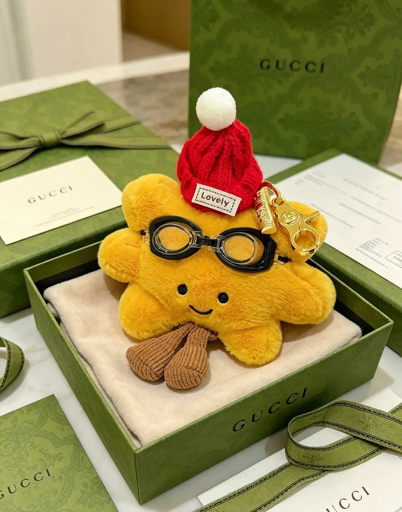 Gucci Yellow Red Plush Star-Shaped Goggle Accessory Handbag 8