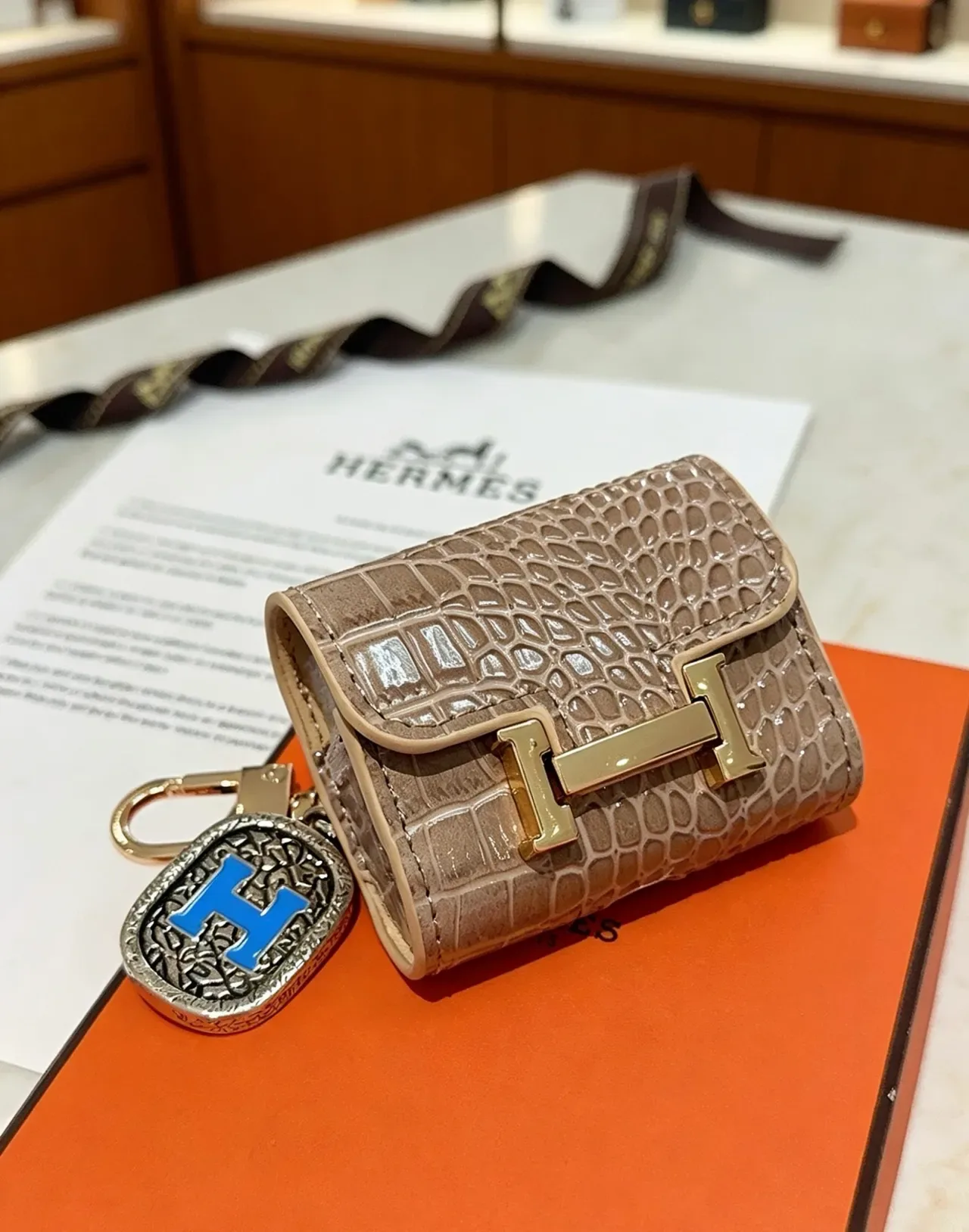 Hermès Beige Cuir estampé crocodile H-Turnlock doré Porte-monnaie 2