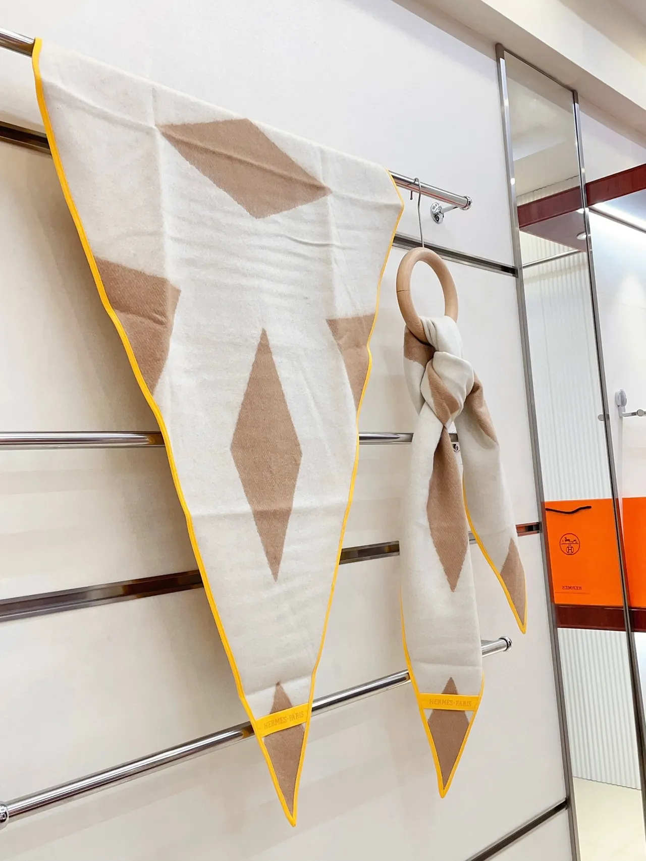 Hermès Beige Yellow Woven Grosgrain Border Geometric Pattern 围巾 6
