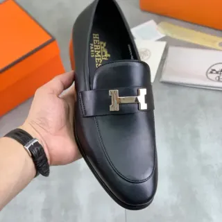 Hermès Negro Plata Cuero Suave Hebilla Metálica en Forma de H Mocasín