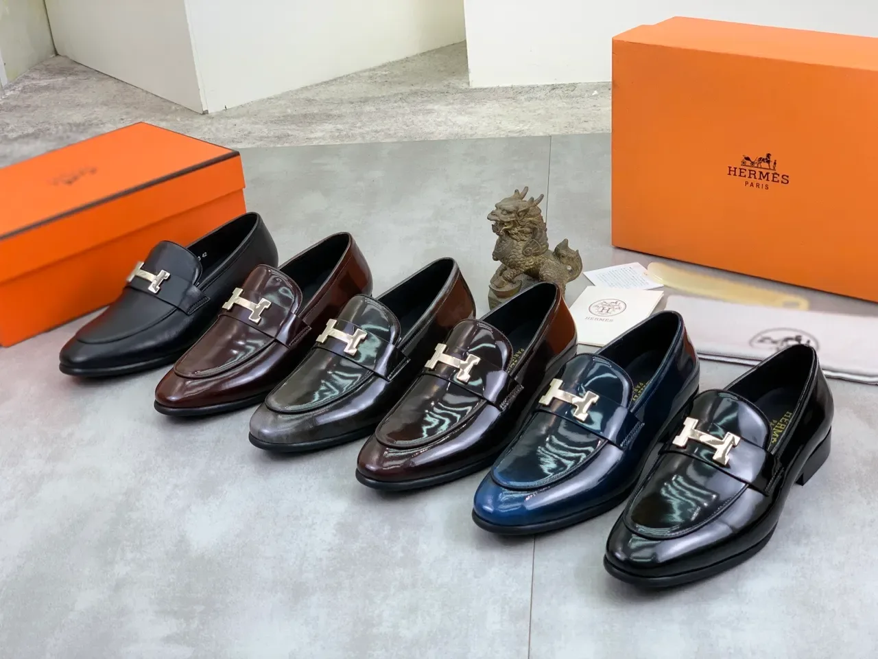 Hermès Preto Prata Couro Liso Fivela Metálica em Forma de H Mocassim 2