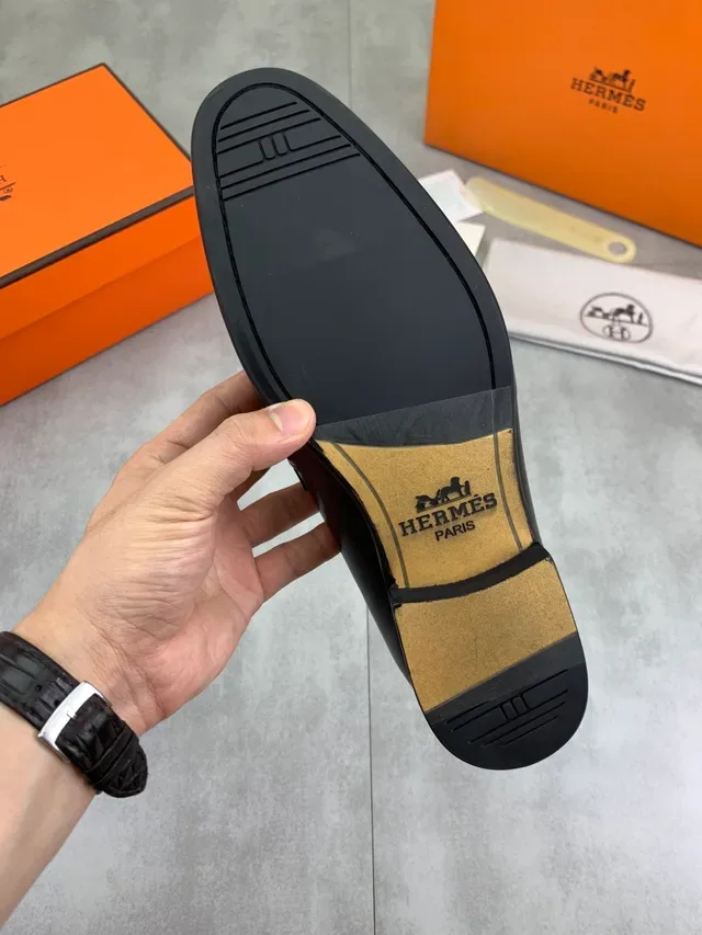 Hermès Preto Prata Couro Liso Fivela Metálica em Forma de H Mocassim 3