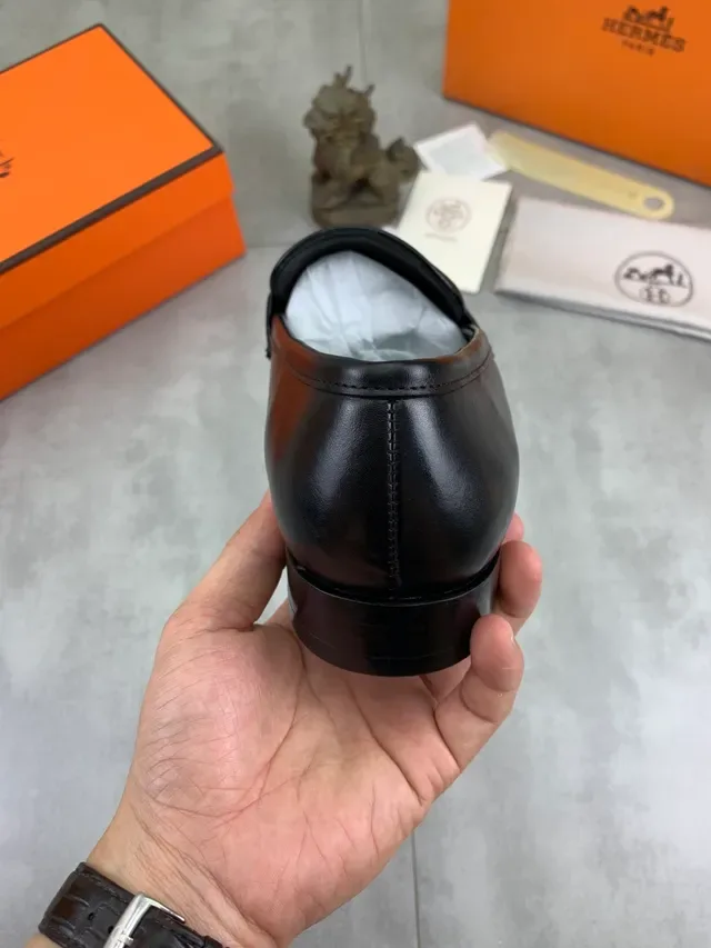 Hermès Preto Prata Couro Liso Fivela Metálica em Forma de H Mocassim 4
