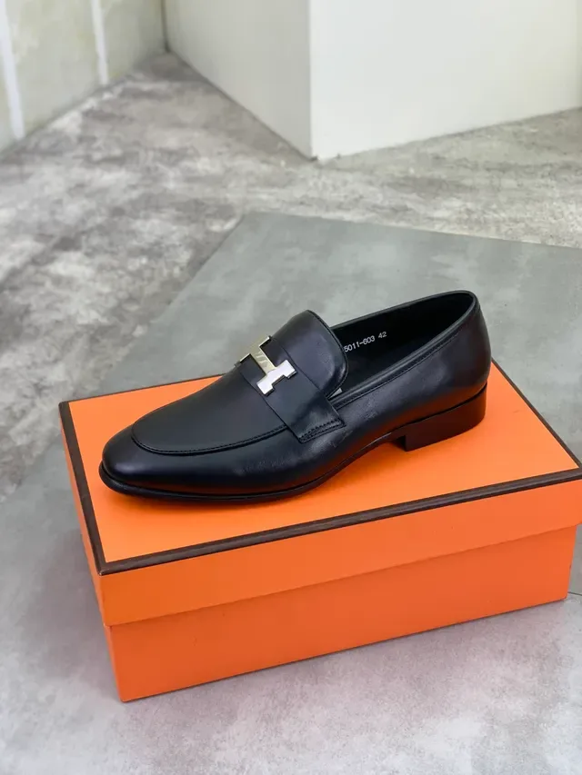 Hermès Preto Prata Couro Liso Fivela Metálica em Forma de H Mocassim 5