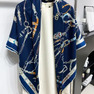 Hermès Cheval Impresión Ecuestre Azul Marino Pañuelo de Seda