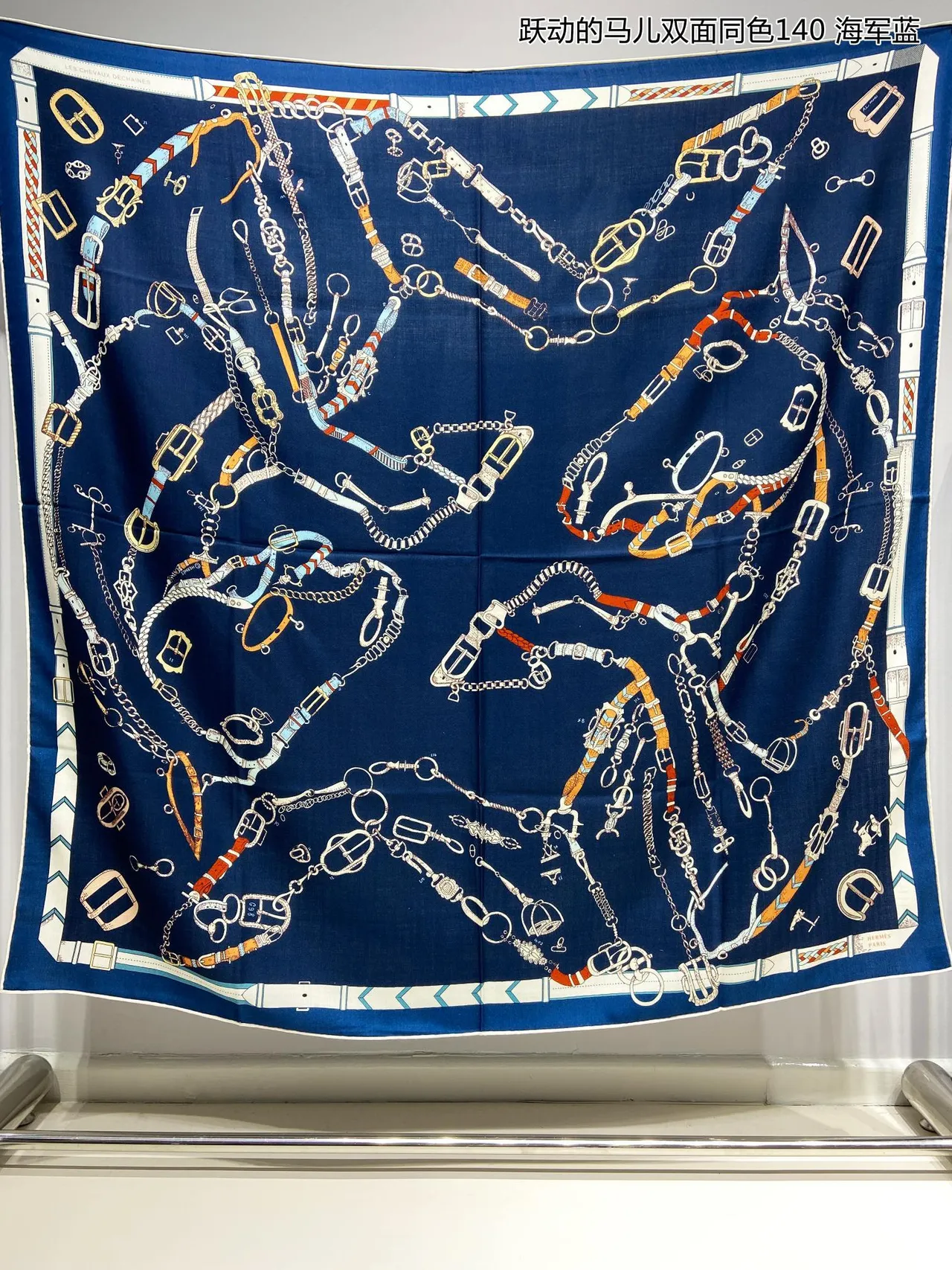 Hermès Cheval طباعة الفروسية أزرق بحري وشاح حريري 4