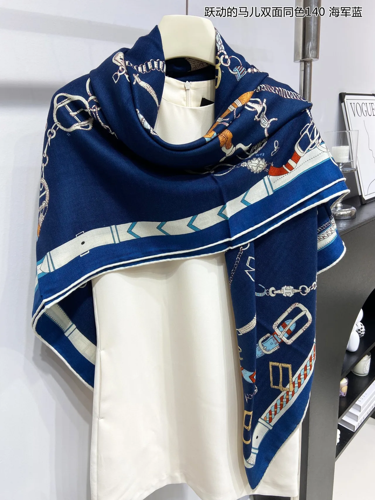 Hermès Cheval طباعة الفروسية أزرق بحري وشاح حريري 9