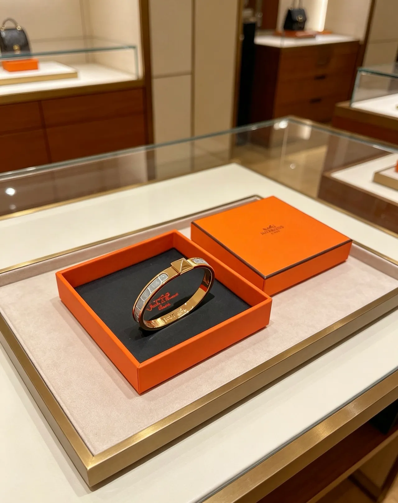Hermès Clic H Dourado e Inlay de Couro de Jacaré Pulseira 3