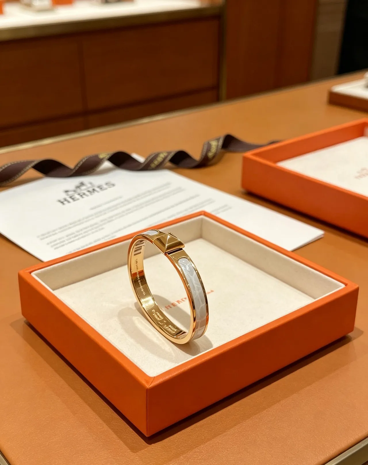 Hermès Clic H Dourado e Inlay de Couro de Jacaré Pulseira 8