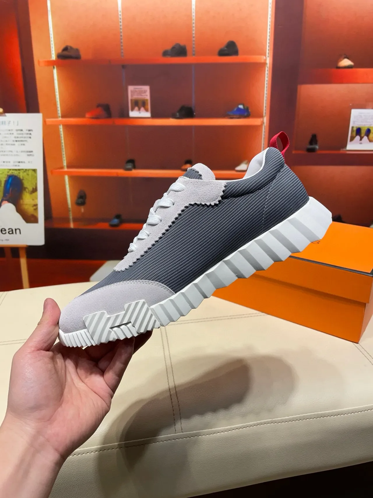 Hermès Sneakers Lifestyle Gris et Rouge 8