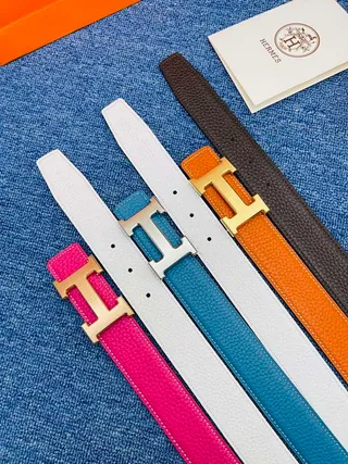 Hermès H Belt Ceinture en cuir noir grainé boucle dorée en cuir 2