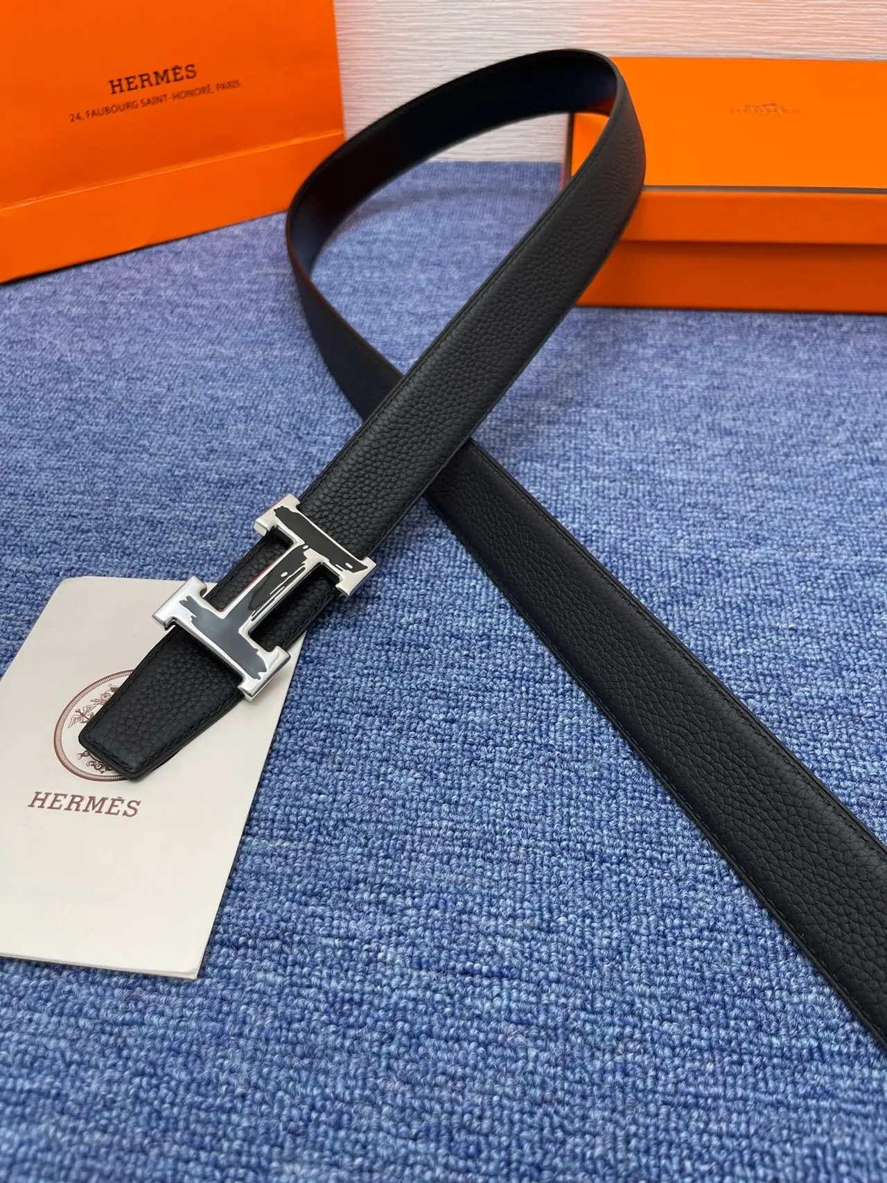 Hermès H Belt Ceinture en cuir noir grainé boucle dorée en cuir 3