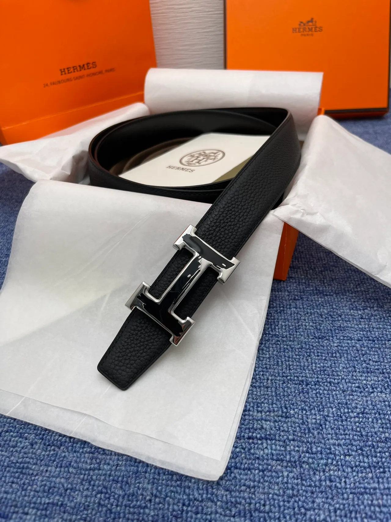 Hermès H Belt Ceinture en cuir noir grainé boucle dorée en cuir 4