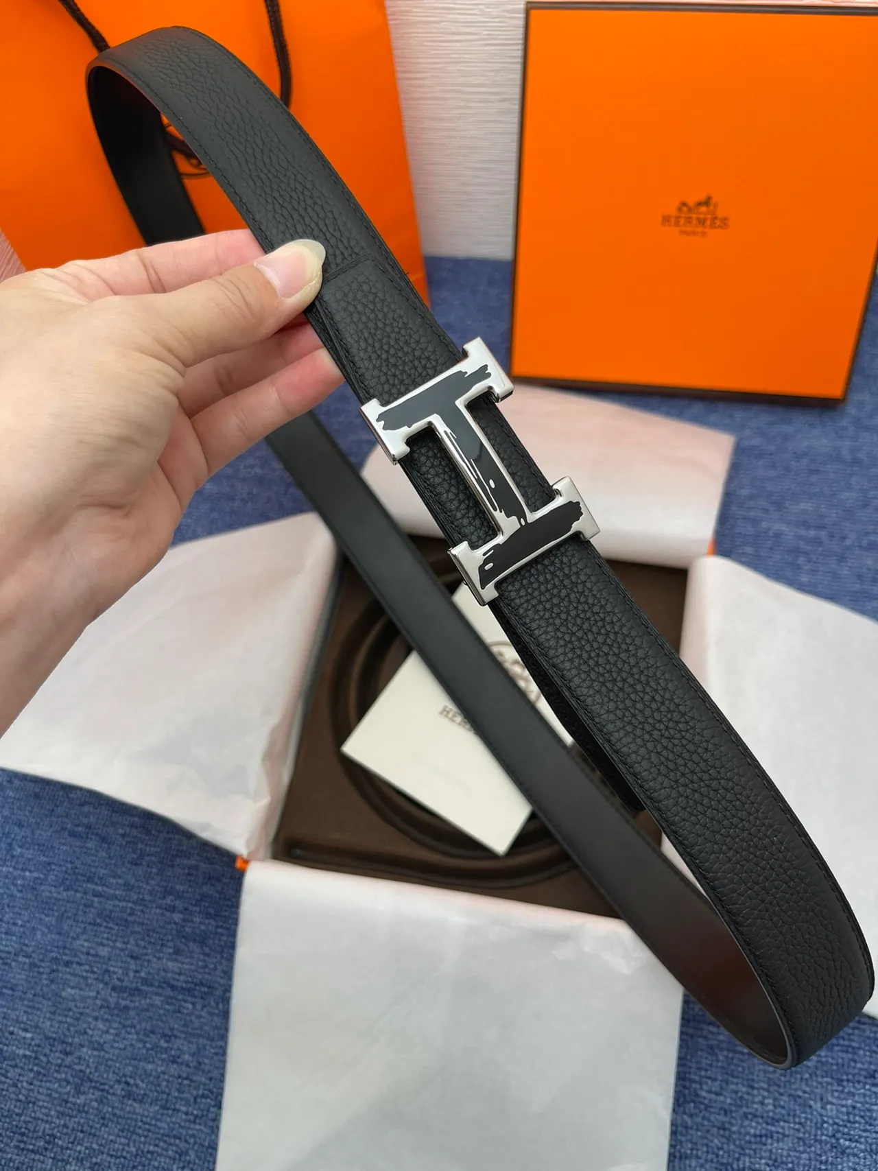 Hermès H Belt Ceinture en cuir noir grainé boucle dorée en cuir 5