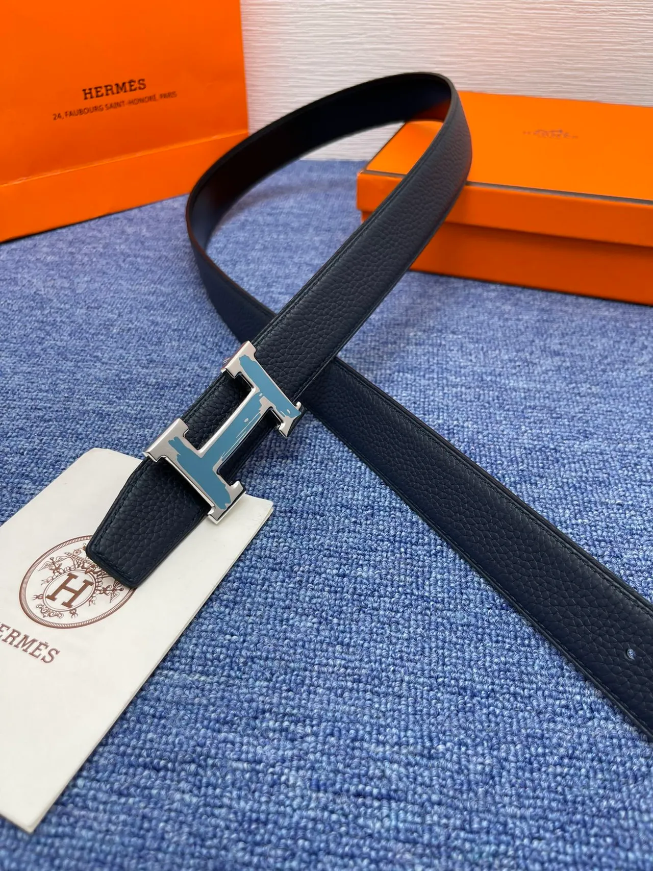 Hermès H Belt Ceinture en cuir noir grainé boucle dorée en cuir 6