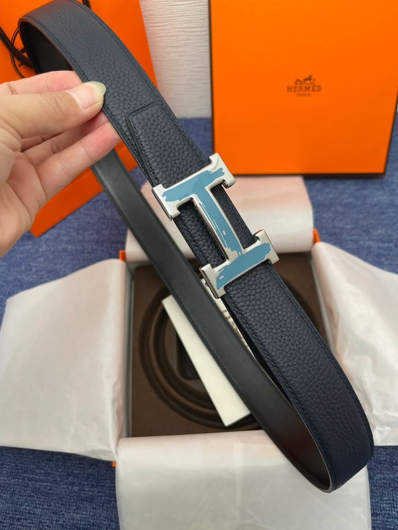Hermès H Belt Ceinture en cuir noir grainé boucle dorée en cuir 8