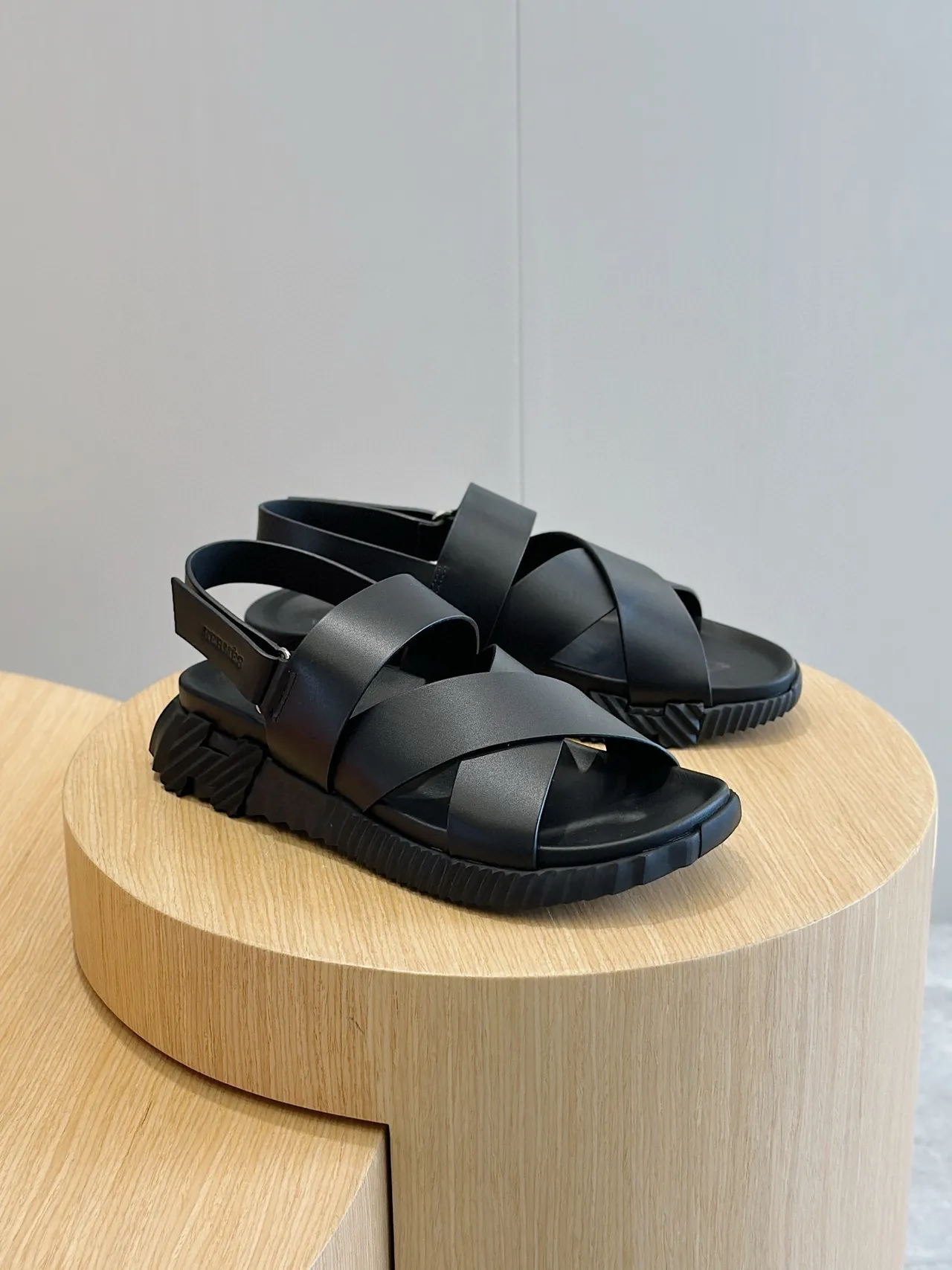 Hermès Oran sandales casuales noires à brides croisées 3