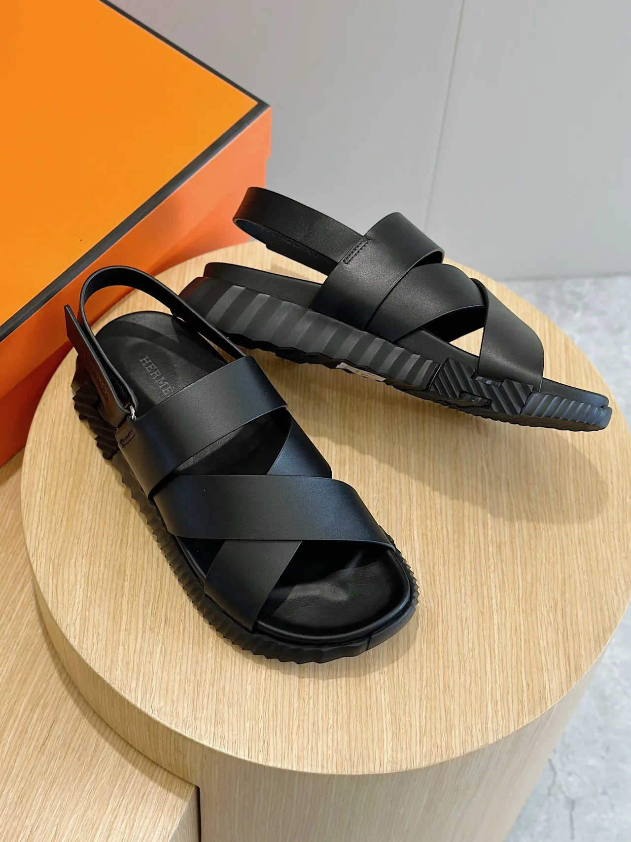 Hermès Oran sandales casuales noires à brides croisées 7