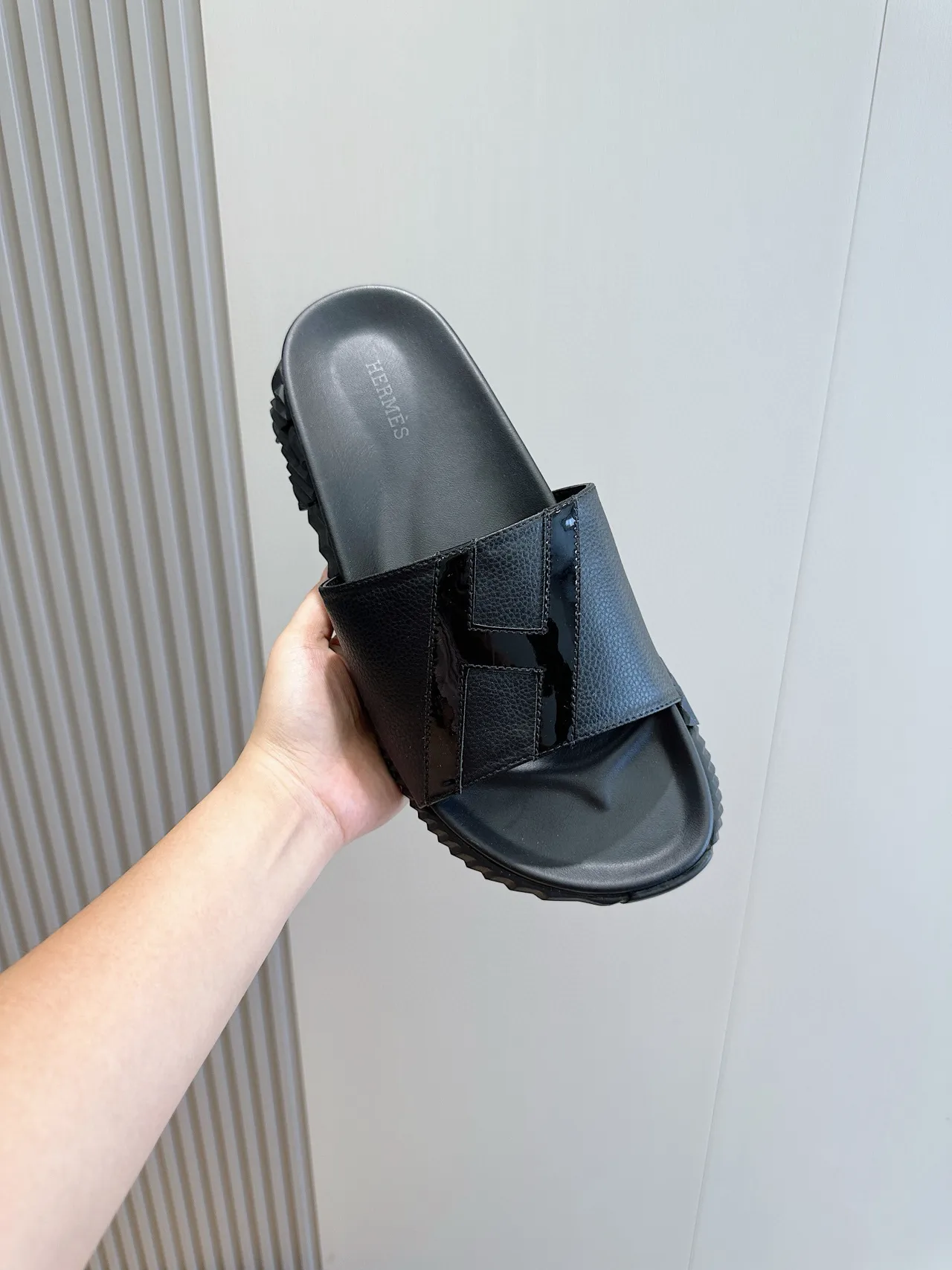 Hermès Oran Black Leather H-Strap Slipper 4