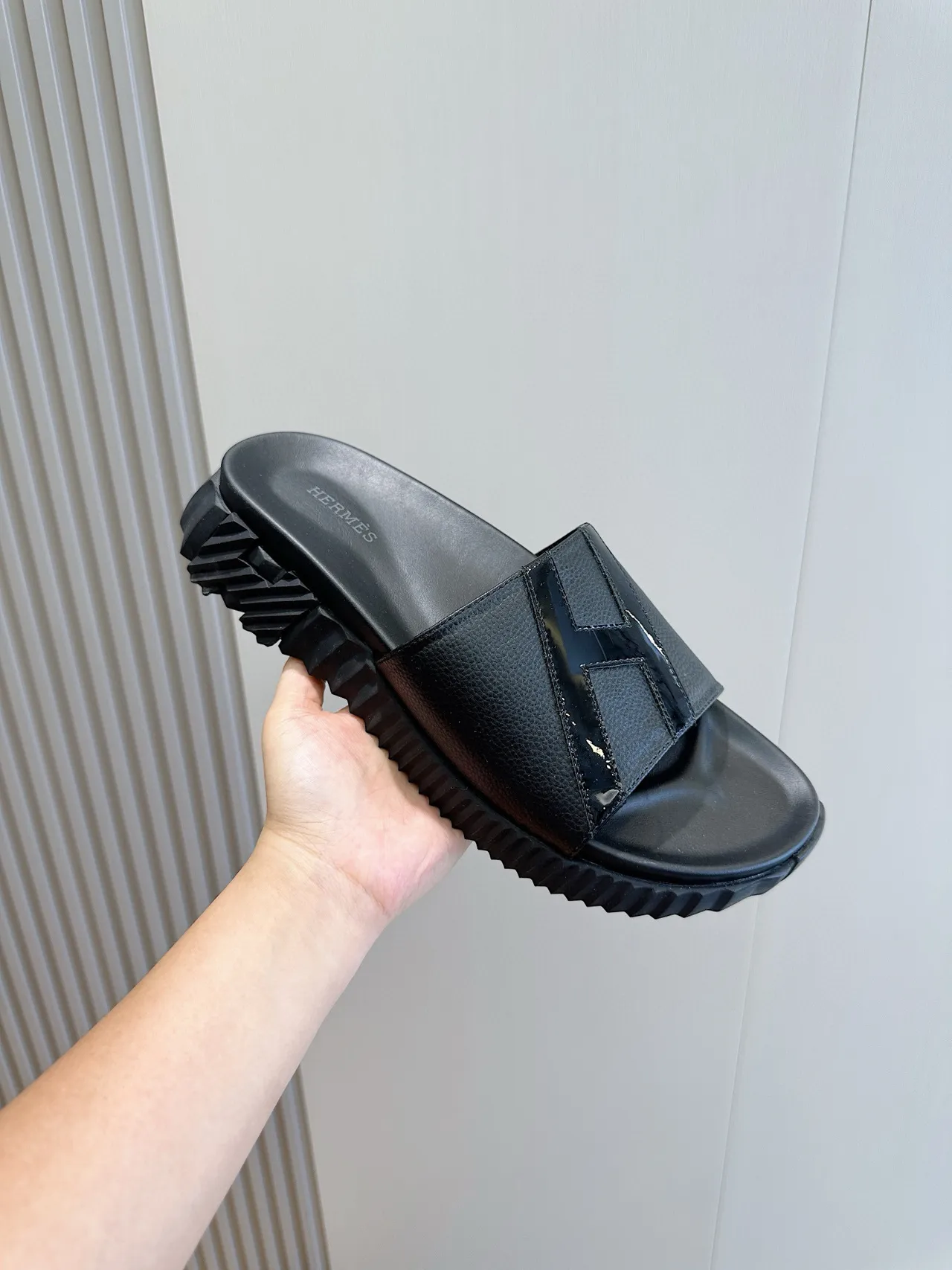 Hermès Oran Black Leather H-Strap Slipper 5