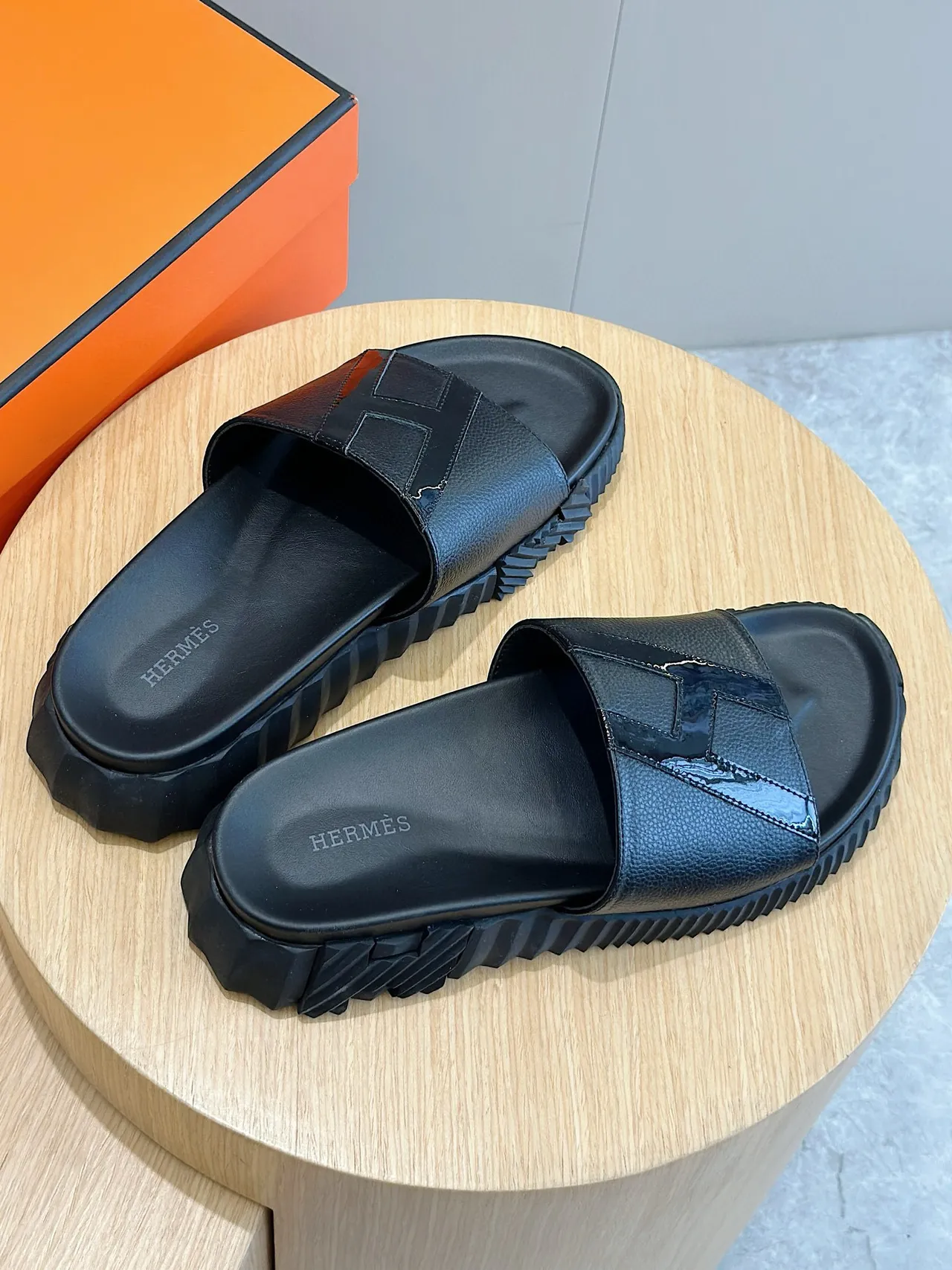 Hermès Oran Black Leather H-Strap Slipper 6