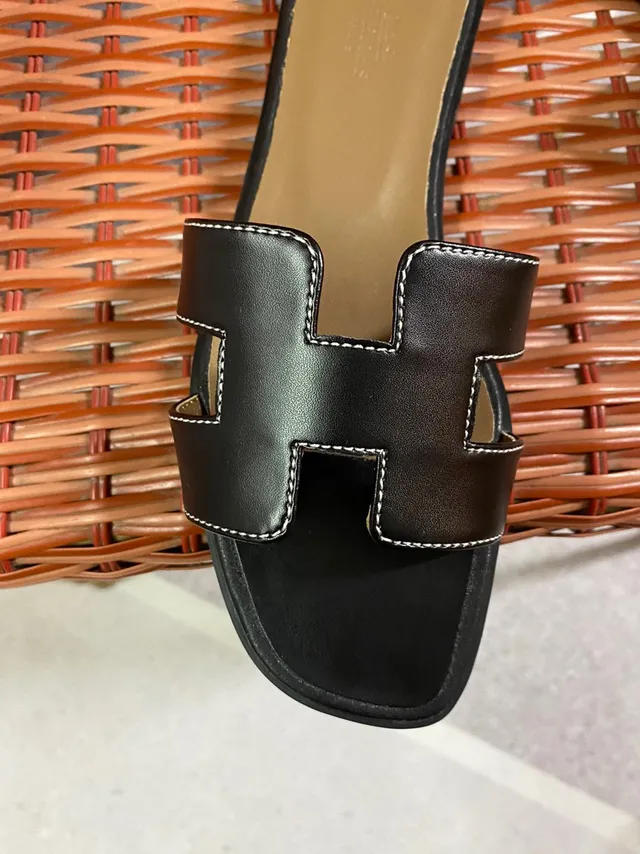 Hermès Oran Black Leather H-Strap Slippers 2