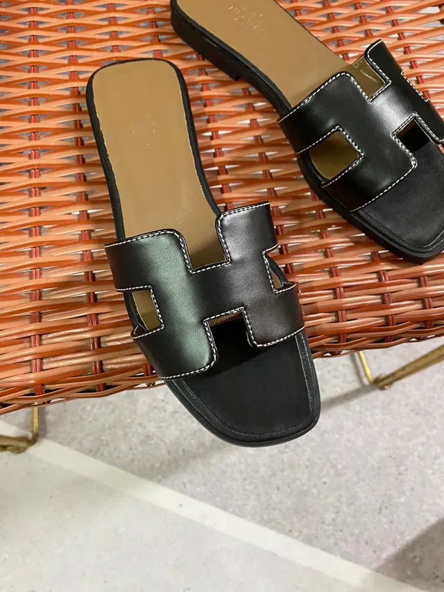 Hermès Oran Black Leather H-Strap Slippers 5